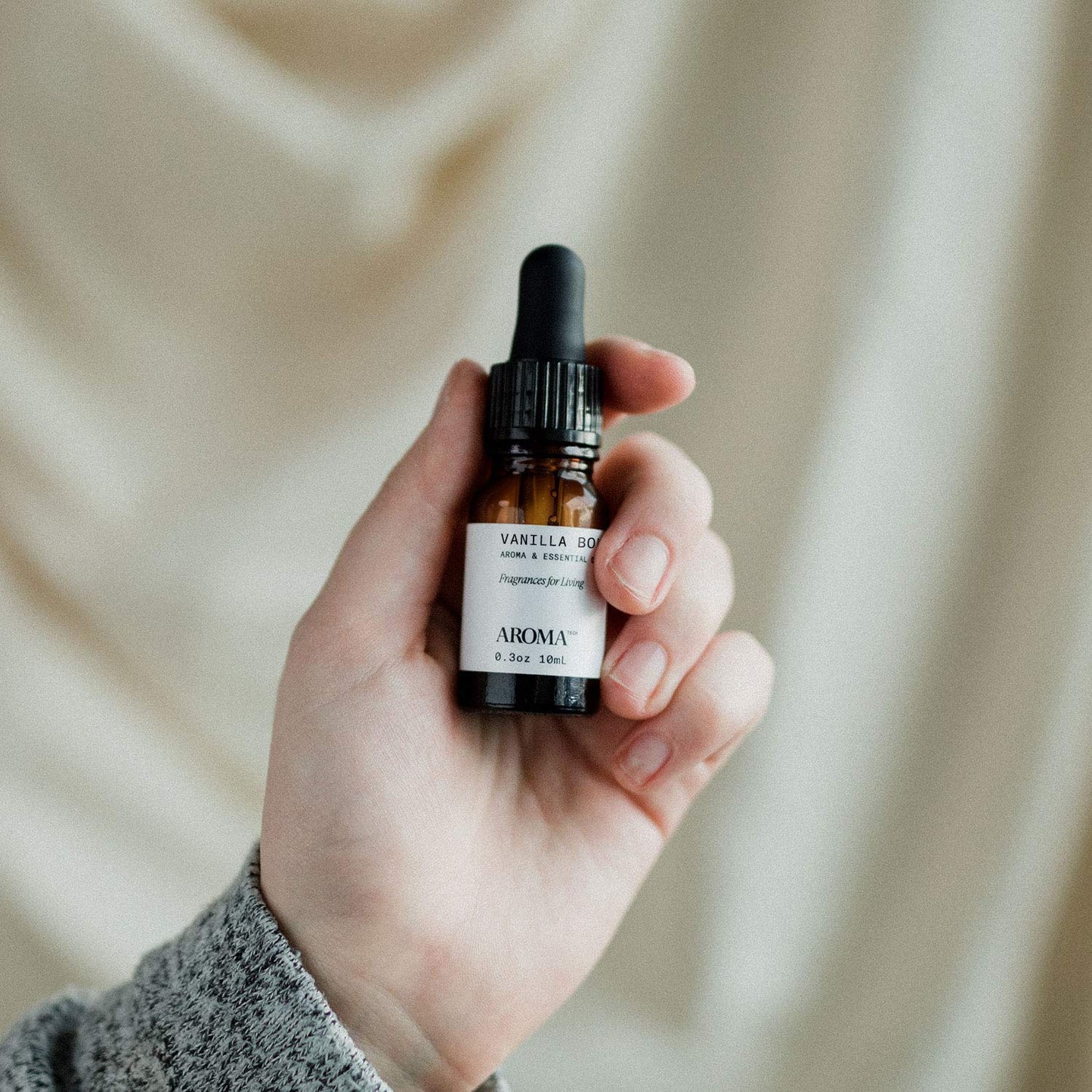 AromaTech Vanilla Bourbon Essential Oil Blend – Hotel-Inspired Vanilla, Bourbon & Oak (0.3 fl oz / 10 mL)