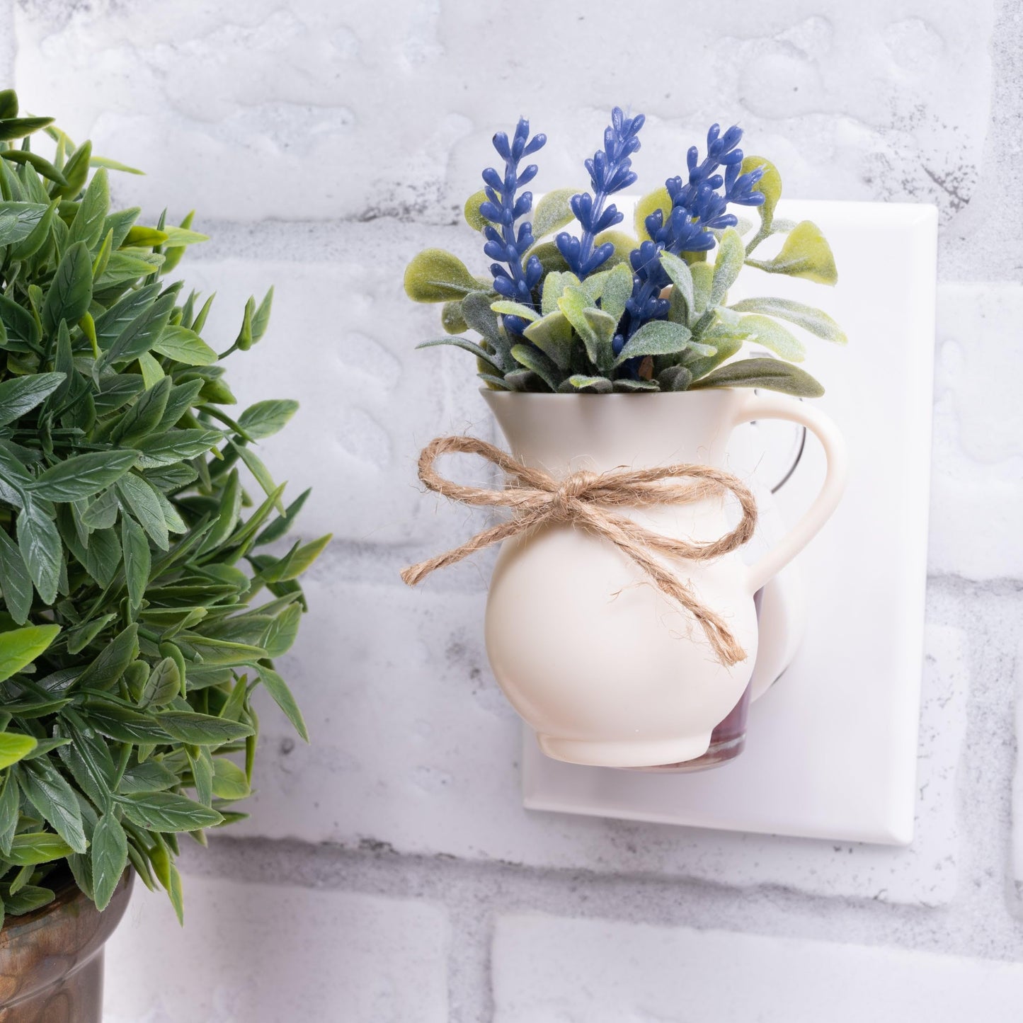 ScentSationals Scent Charm Plug-in Essential Oil Diffuser - Wall Outlet Aromatherapy Diffuser - Lush Lavender